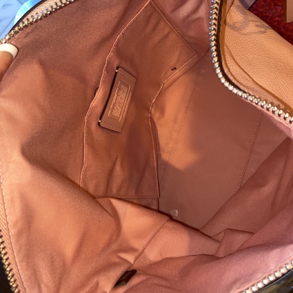 Seashell Pink Coach hobo bag - Picture 2 of 4